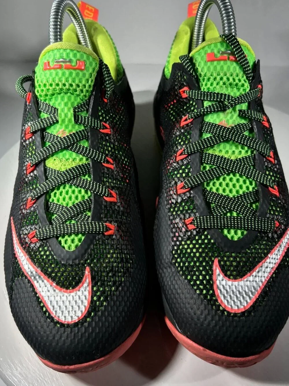 Nike Lebron XII 12 Low Basketball Shoes Boys Size 5.5 5.5Y Black Green Sneakers
